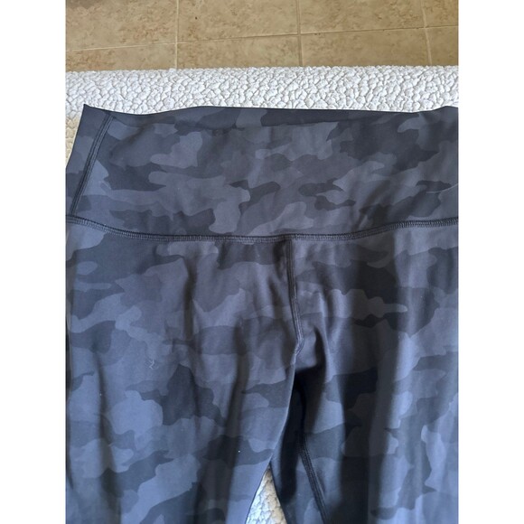 Lululemon black camo leggings - Picture 4 of 7